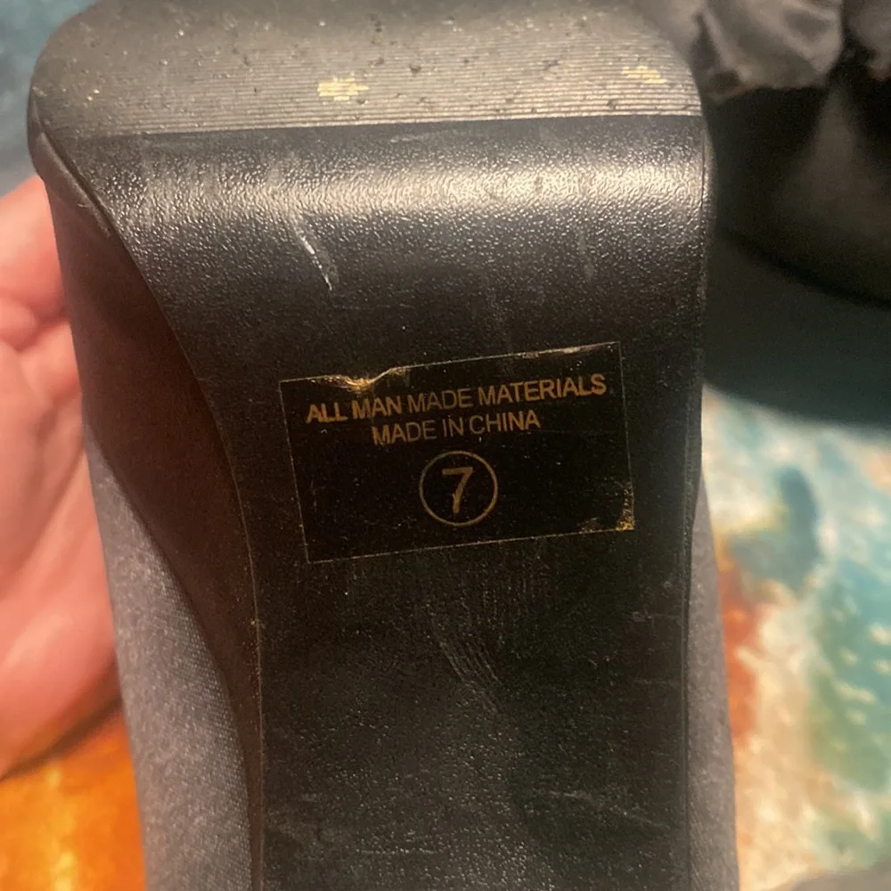 Hot topic brand, black, platinum heels, peep toe with bow on top - Picture 4 of 5